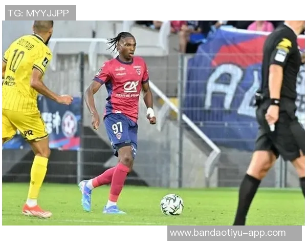 罗马诺透露本坦库尔伤缺三个月热刺冬窗计划引进中场新援