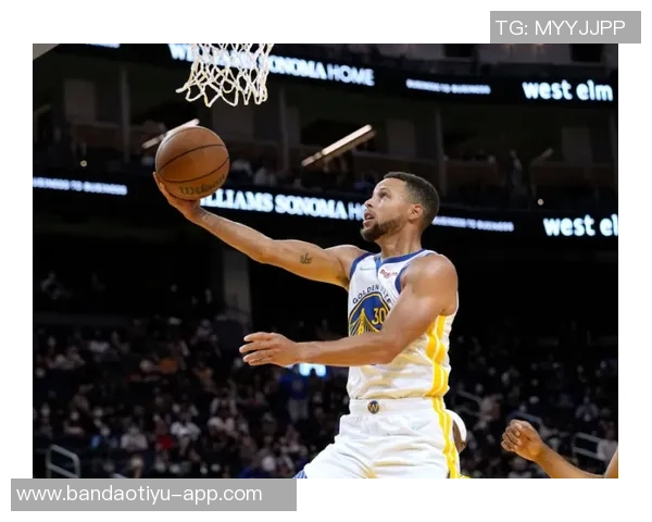 库里第三节火力全开轰下31分带领球队重返巅峰状态